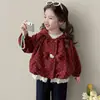 Abrigo rojo para niña 2026 nuevo modelo chaqueta con capucha para niños top holgado con cremallera cárdigan para niñas estilo coreano moderno