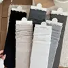 Calcetines básicos de color liso, con patrón sutil y ribete de encaje, de longitud hasta la pantorrilla, estilo coreano, sencillos y versátiles, hechos de algodón puro, sin costuras, para mujer, adecuados para otoño e invierno