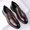 Sapatos masculinos marca Dragonfly 2026 novo estilo sapatos casuais de negócios em couro genuíno couro macio sola macia versátil para ir ao trabalho sapatos de casamento