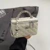 Bolsa Pequena Bordada com Pedras para Mulheres 2025 Nova Tendência Outono e Inverno Versátil Bolsa Transversal com Corrente Super Popular Bolsa Quadrada Pequena