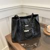 Bolso de mano de cuero suave de gran capacidad, estilo coreano, primavera 2024, nuevo, con cadena, para hombro y axila.
