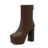 Botas Skinny com Tachas Femininas Botas de Cavaleiro com Solado Grosso Botas Curtas e Botas de Cano Curto Botas de Salto Grosso Salto Alto Nova Tabela d'Água Branca