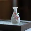 Vaso Jingdezhen Flores Amassados à Mão Vaso Pequeno Criativo Decoração de Flores para Mesa de Chá Ornamentos Vaso de Flores Pequeno para Sala de Estar Vaso de Cerâmica