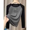 Camiseta de manga larga de algodón puro con bloques de color para mujer, moderna y versátil, adecuada como capa base, con mangas raglán, otoño 2026