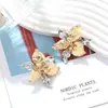 Brincos de Liga Metálica com Design Exagerado, Combinação de Duas Cores, Flor, Estilo Retro Pastoral Europeu e Americano, Brincos de Folha para Mulheres, Transfronteiriço