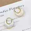Tampas de Brinco Naturais de Concha de Alto Padrão Leve de Luxo para Mulheres Design de Nicho Brincos Versáteis Simples Elegantes Joias de Orelha de Madrepérola