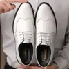 Nuevos Zapatos de Hombre de Talla Grande para Primavera y Otoño Zapatos de Cuero Tallado estilo Brock para Hombre Estilo Coreano con Cordones Zapatos de Moda Tendencia