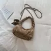 Bolsa plissada muito estilosa e atraente, nova moda outono 2026, adequada para o trabalho e o trajeto diário, bolsa pequena tote transversal com corrente