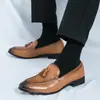 Zapatos de Cuero con Borlas Nuevos para Hombre de Comercio Exterior de Primavera Moda Británica Zapatos Casuales de Negocios Zapatos Versátiles para Hombre Zapatos Individuales de Moda Venta al por Mayor