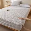 Nuevo producto 2026: protector de colchón acolchado 100% algodón relleno de algodón de Xinjiang, funda de colchón impermeable, funda de cama antideslizante de cobertura total