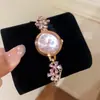 Pulsera de Reloj Redonda con Flor de Pedrería Super Brillante para Mujer, Lujo Ligero, Tacto de Alta Gama, Personalidad, Tendencia, Exquisita, Versátil, Joyería de Mano