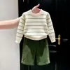 Roupa Infantil Coreana 2026 Outono Nova Chegada Suéter de Tricô Listrado Off-White Calça Wide-Leg de Veludo Cotelê Infantil Tendência