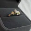 Anillo de Piedra Ópalo Anillo de Pedrería para Mujer Diseño de Nicho Estilo Retro Francés de Corte de Lujo Ligero Anillo de Cola Abierta