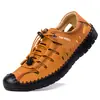 Zapatos de cuero calados para hombre, sandalias de verano, populares zapatos transpirables de cuero suave con perforaciones huecas, sandalias de cuero con suela suave de piel de vaca