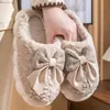 Pantuflas de algodón para mujer para otoño e invierno, antideslizantes y cálidas, nuevo estilo 2026, diseño lindo de lazo de felpa, con talón cubierto