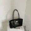 Bolso Femenino para Axila 2026 Nuevo de Moda Otoño Gama Alta Vintage Lujo Ligero Bolso de Hombro Moderno Versátil Bolso para Viajar