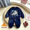 Conjunto de moletom com gola redonda, manga longa, estampado, forrado com fleece, para outono e inverno, e calça de moletom, duas peças, estilo esportivo moderno casual, roupas infantis