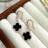 Brincos de Trevo de Quatro Folhas Vermelhos para Mulheres, Pequenos Brincos Estilo Chanel, Novos Brincos da Moda Tendência, Novo Design Elegante
