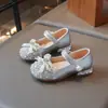 Zapatos de Princesa de Tacón Alto para Niñas Velcro Estilo Princesa Zapatos de Cuero para Niñas Primavera y Otoño Nuevos Suela Suave Zapatos para Niñas Pequeñas y Niños Pequeños