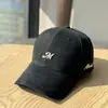 Boné de Baseball com Aba Rígida Bordado com Letra 'm' Estilo Coreano Ins para Mulheres, Boné Versátil com Letra para Primavera e Verão Que Faz o Rosto Parecer Menor, Boné de Proteção Solar