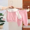 Conjunto de Roupa de Primavera para Meninas Estiloso para Bebê de Um Ano Moda para Crianças Pequenas Primavera e Outono Orelha de Coelho Conjunto de Três Peças Tendência