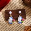 Pendientes colgantes de flor de perla barroca francesa vintage con esmalte, ligeros y elegantes pendientes de jardín Monet.