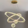 Villa Moderna de Luxo Leve com Lustre Grande na Sala de Estar, Casa Simples Autoconstruída com Lustre de Cristal, Edifício Duplex com Lustre Grande Vazado