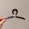Grampo de cabelo de tubarão de luxo extra grande para mulheres, novo modelo de alta qualidade 2026, grampo de cabelo com pérolas estilo coreano versátil atacado