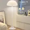 Lámpara de pie decorativa de estilo francés color crema con cintura esbelta, adecuada para la mesita de noche, al lado del sofá de los niños o como luz nocturna decorativa