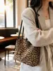 Bolsa Tote Feminina Elegante de Grande Capacidade Outono Nova Moda Tendência Bolsa de Ombro Único Sob o Braço Estampa de Leopardo Elegante Bolsa Saco
