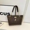 2025 Nuevo Bolso Presbópico de Otoño e Invierno Bolso Tote de Gran Capacidad de un Solo Hombro Bolso de Mujer Admite Venta al por Mayor por Lotes Mixtos Grandes