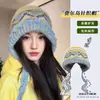 Gorro de punto trenzado con borlas estilo Fair Isle retro, nuevo modelo de invierno 2026, gorro grueso cálido para mujer que protege las orejas, moderno