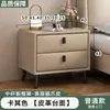 Mesita de noche de madera maciza y chapa de piedra, diseño moderno y minimalista, adecuada para apartamentos pequeños, con cajones para almacenamiento