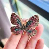 Broche Borboleta Fritilária 2023 Feminino Nicho de Alto Nível Pérola Pin Corsage Acessórios para Suéter de Roupa Fabricante Atacado