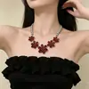 Exquisito Collar de Cuentas Florales Completamente Diamantado para Mujer, Moderno, Elegante, Cadena de Clavícula de Alta Gama con un Diseño Estilizado