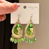 Brincos Exquisitos Estilo Palácio em Prata com Flores Gota d'Água em Resina Incrustadas com Diamantes, Artesanato Vintage, Levemente Luxuoso e Sensação de Alto Padrão