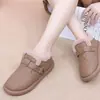 Zapatos de algodón para mujer, nuevo estilo invierno 2026, parte superior de piel, suela plana, antideslizantes, botines para madres, forro de felpa, engrosados para abrigar, botas de nieve