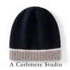 Chapéu de tricô de cashmere em bloco de três cores estilo coreano para mulheres, com abas para as orelhas, quente e grosso, versátil