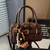 2026 Nova Bolsa de Ombro Único Transversal Retro Super Quente Feminina de Alto Padrão Nicho para o Trabalho Bolsa Almofada