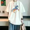2026 Nova Camiseta Quente de Seda de Gelo Masculina e Feminina Estilo Hong Kong Estampa de Letras de Anime Top Solto Versátil de Manga Curta