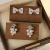 Pendientes de Perla Rosa Manta para Mujer, Pendientes con Diseño de Flor y Lazo Nicho, Accesorios para Orejas Versátiles de Lujo Ligero de Gama Alta