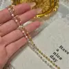 Pulseira Redonda Pequena de Contas Foscas para Mulheres, Joias de Design de Nicho de Luxo Leve de Alta Qualidade, Dourado Areia com Superfície Brilhante, Acessórios de Mão para Mulheres Atacado