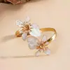 Pulseira Europeia e Americana Transfronteiriça Flor de Gotejamento de Óleo para Mulheres, Estilo Metálico Exagerado, Sensação de Alto Padrão, Joia de Design de Nicho de Luxo Leve