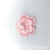 Flores tridimensionales de ganchillo hechas a mano estilo coreano, piezas florales tejidas suaves de algodón puro de alta calidad, accesorios DIY, fabricante de accesorios para ropa