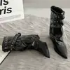 Botas de estilo retrô, que aumentam a altura, com salto grosso, de fivela, bico fino, de cano médio para mulheres, nova coleção outono 2026, efeito emagrecedor, botins, botas de montaria