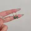 Pendientes de Zirconia Verde Oscuro de Lujo Ligero y Sentido Avanzado Diseño de Nicho Pendientes de Celebridad Moda Nueva 2024 Pendientes Versátiles