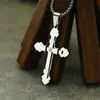 Pendente Masculino de Aço Inoxidável com Cruz Dupla Cravejada de Diamantes, Moda Europeia e Americana Mais Vendida, Colar Versátil Estiloso e da Moda