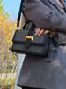 Outono 2025 Novo Estilo Elegante Design de Moda Ombro Único Transversal Retrô Chique Cor Sólida Simples Moda Tendência Bolsa de Ombro