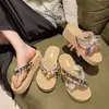 Sandalias Versátiles Únicas Verano 2025 Nuevas Moda de Suela Gruesa Estilo Playa Vacaciones al Aire Libre Zapatos de Playa para Mujer