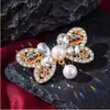 Broche de Pérola com Laço Elegante de Luxo Leve Design de Moda Exquisito Fivela Anti-Exposição para Decote Atacado